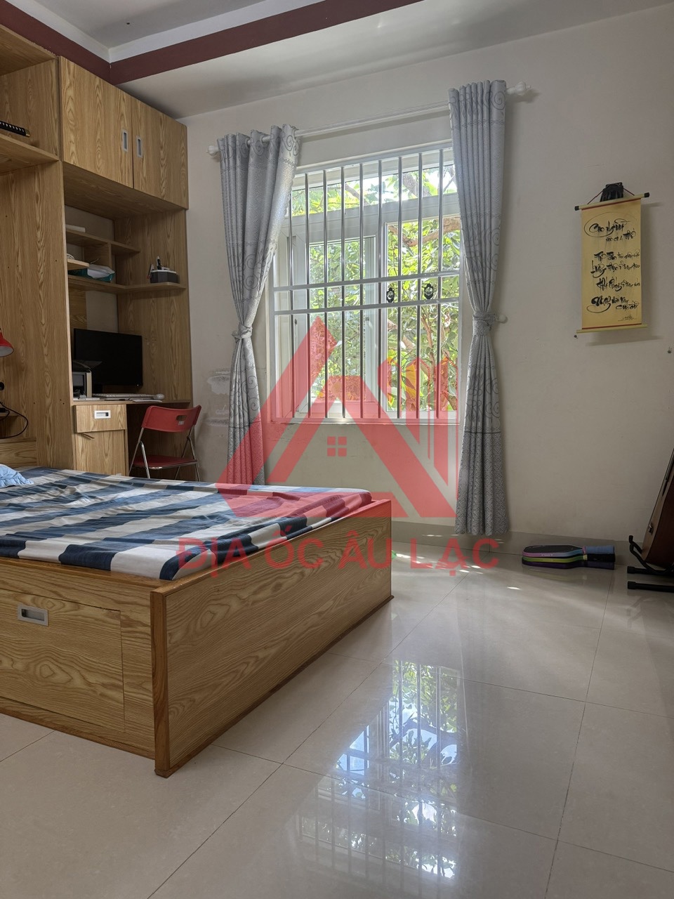 Ảnh phụ